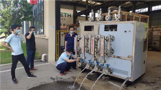 出厂前定制高压过热蒸汽发生器诺贝思技术人员正在进行设备的质量检测
