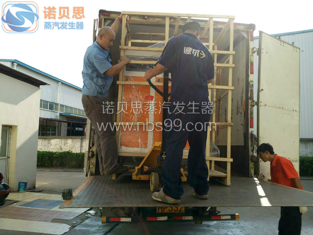 运往上海某制药厂的NBSAH108kw-0.7Mpa蒸汽发生器正在发货