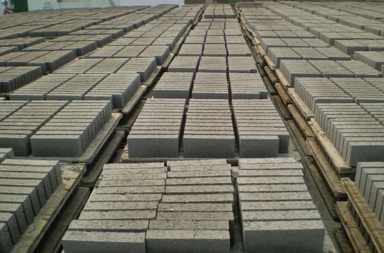 水泥砖厂采用蒸汽发生器研发出新型蒸汽养护水泥砖