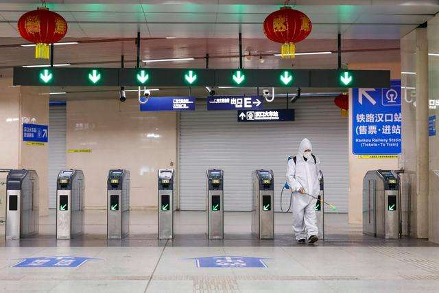各大交通枢纽站使用高温消毒蒸汽发生器消毒现场