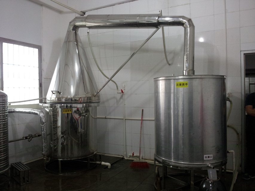酿酒厂使用电加热蒸汽发生器相比蒸汽锅炉更安全环保节能