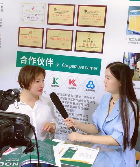 参加上海生物展过程中被采访